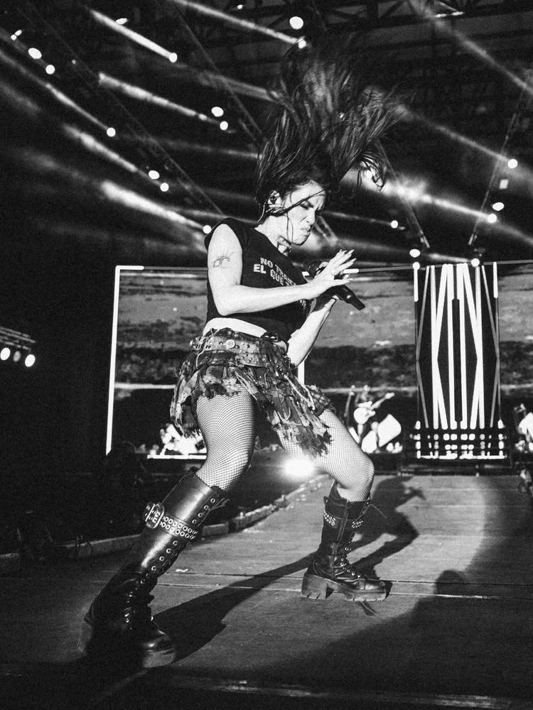 Lali Espósito deslumbró con un look de estilo punk rock y arrasó en Instagram
