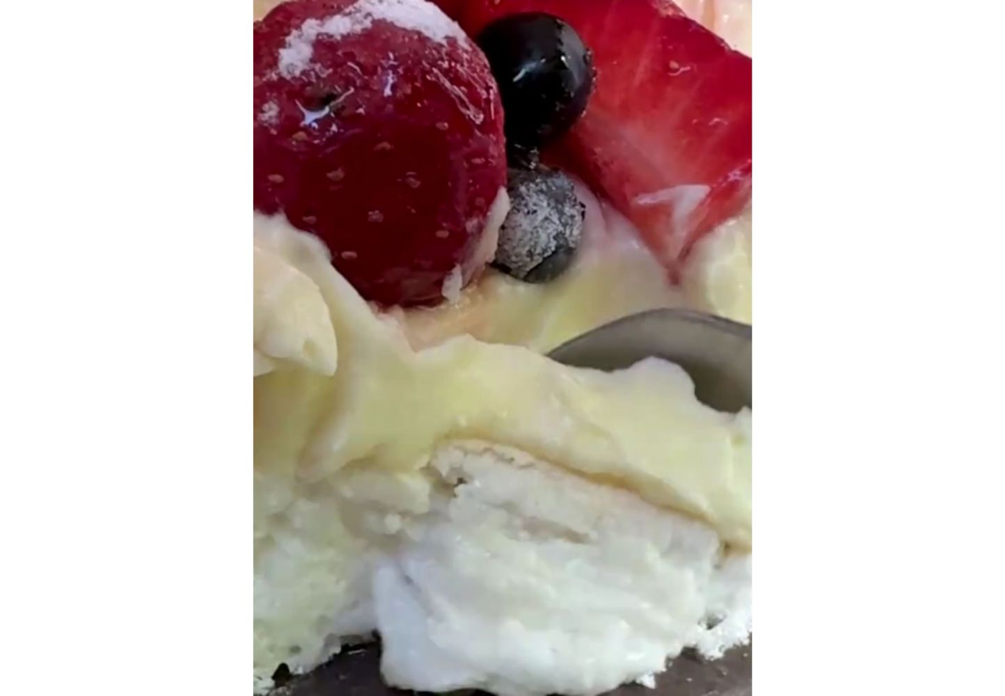 Así queda la pavlova por dentro.