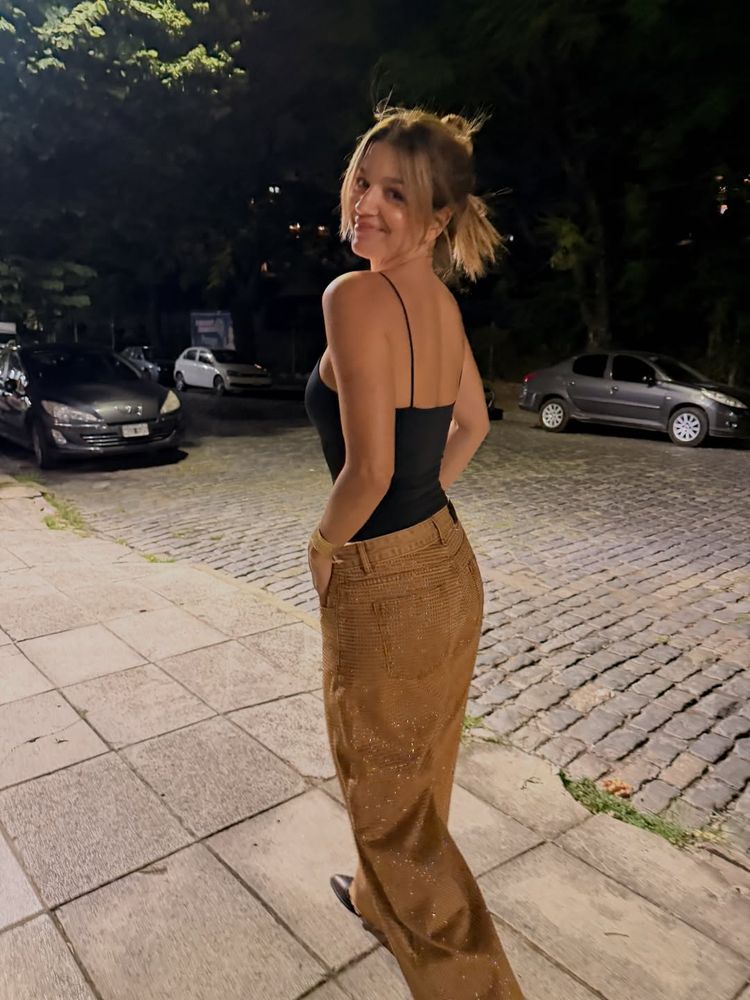 Marcela Kloosterboer deslumbró con el pantalón tendencia de la temporada y dio cátedra de estilo