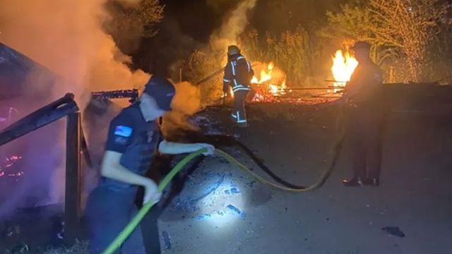 Un incendio consumió por completo una vivienda en El Soberbio.