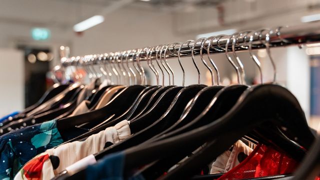 La feria furor en Buenos Aires para comprar ropa de marca a precios bajos.