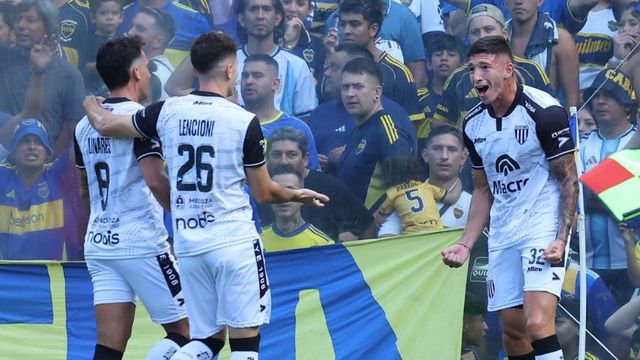 Lo grita en la Bombonera Luciano Paredes, un ex Talleres en Gimnasia de Mendoza. Y festejan Nicolás Linares, ex Instituto, y Facundo Lencioni, ex Belgrano.