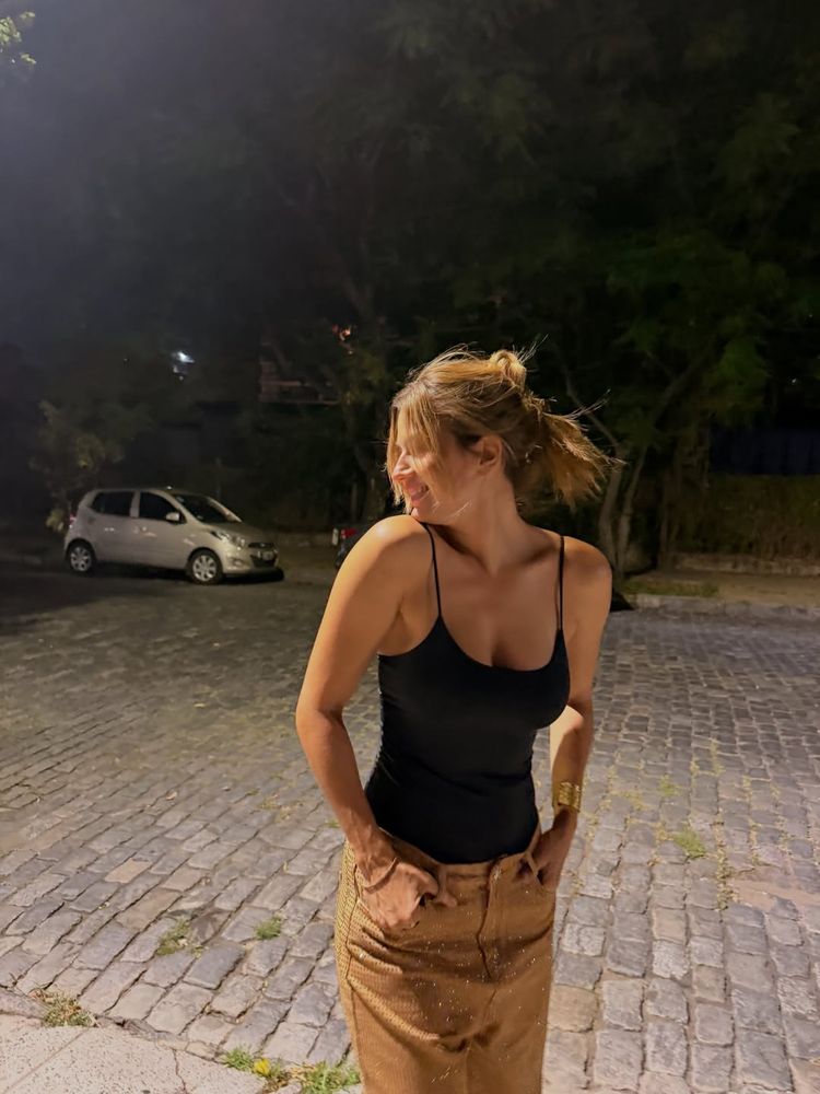 Marcela Kloosterboer deslumbró con el pantalón tendencia de la temporada y dio cátedra de estilo