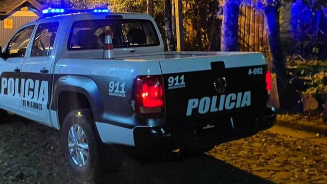 Puerto Iguazú: denuncian a tres hombres que simularon ser policías y quisieron forzar a una mujer a subir a una camioneta.