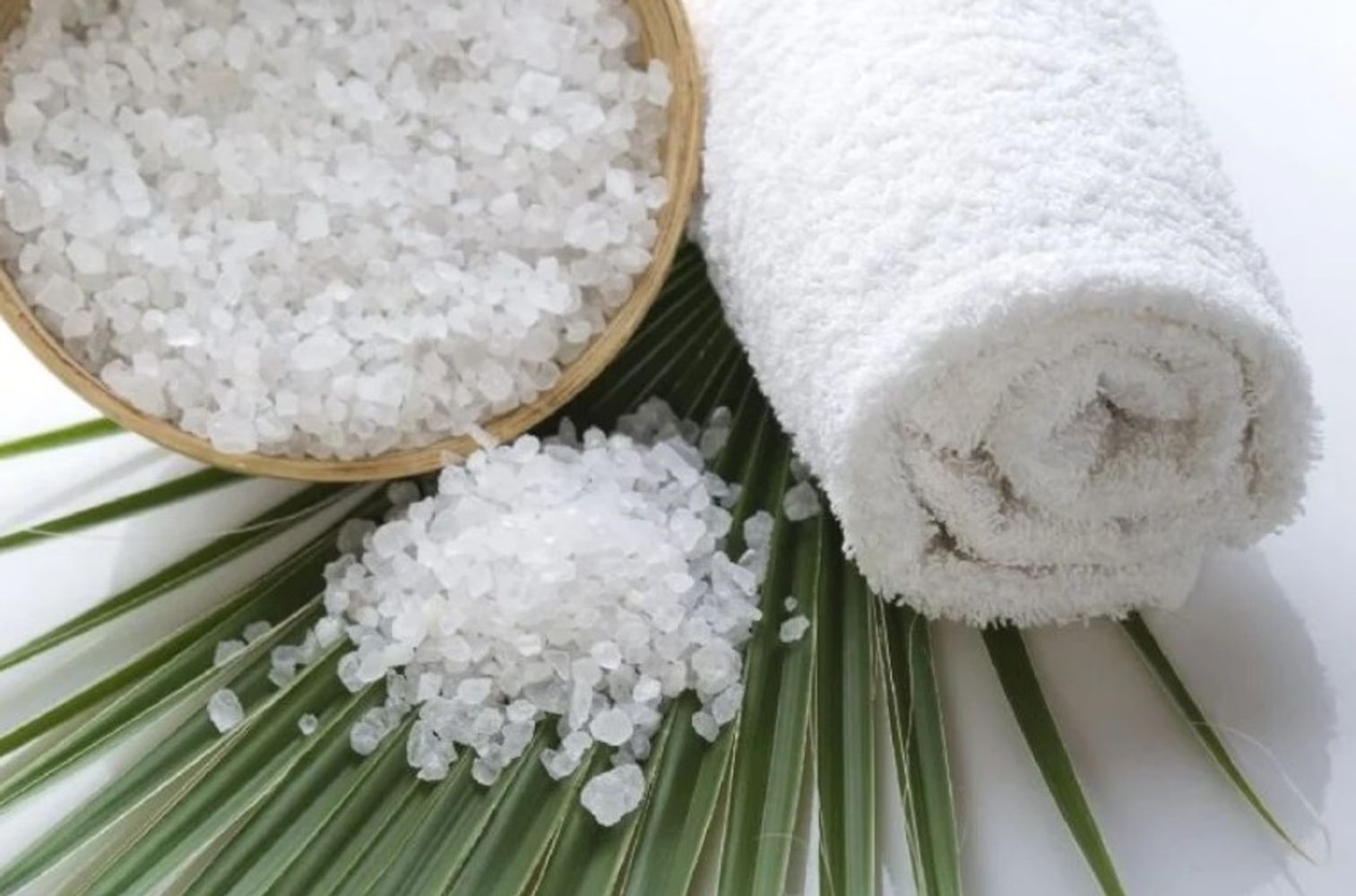 Detalle de los ingredientes utilizados en el ritual, que según distintas tradiciones, ayudan a renovar la energía y abrir caminos hacia la prosperidad.