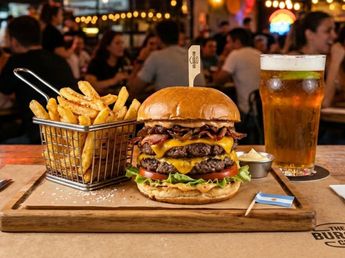 La Noche de las Hamburgueserías 2026: cómo funciona el descuento del 50% y qué incluye el combo