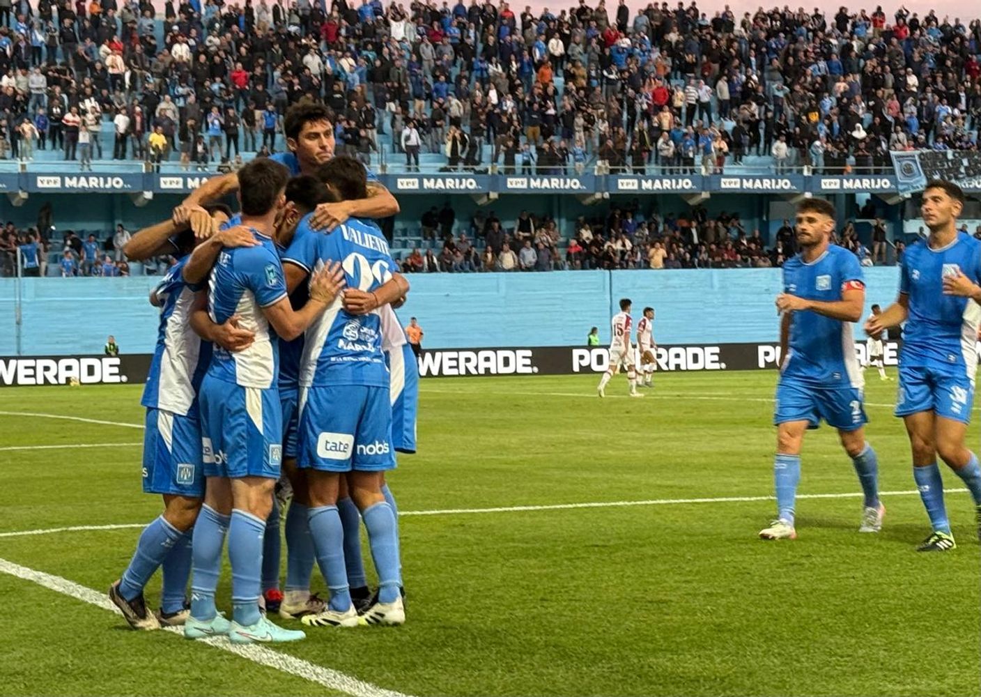 Estudiantes de Río Cuarto visita a Sarmiento en duelo clave por la permanencia