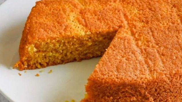 Cómo hacer un bizcochuelo con polenta: la original receta sin harina que te va a salvar la merienda