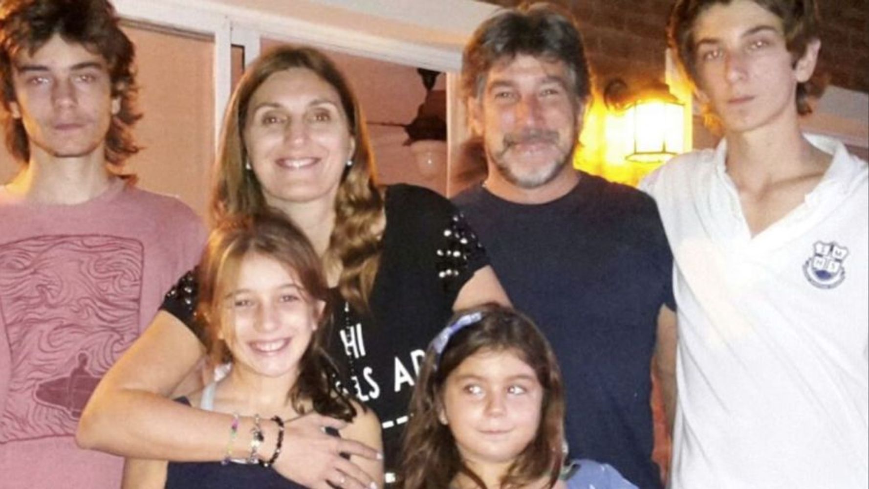 Pachu Peña, Felicitas Isse Moyano y sus cuatro hijos.