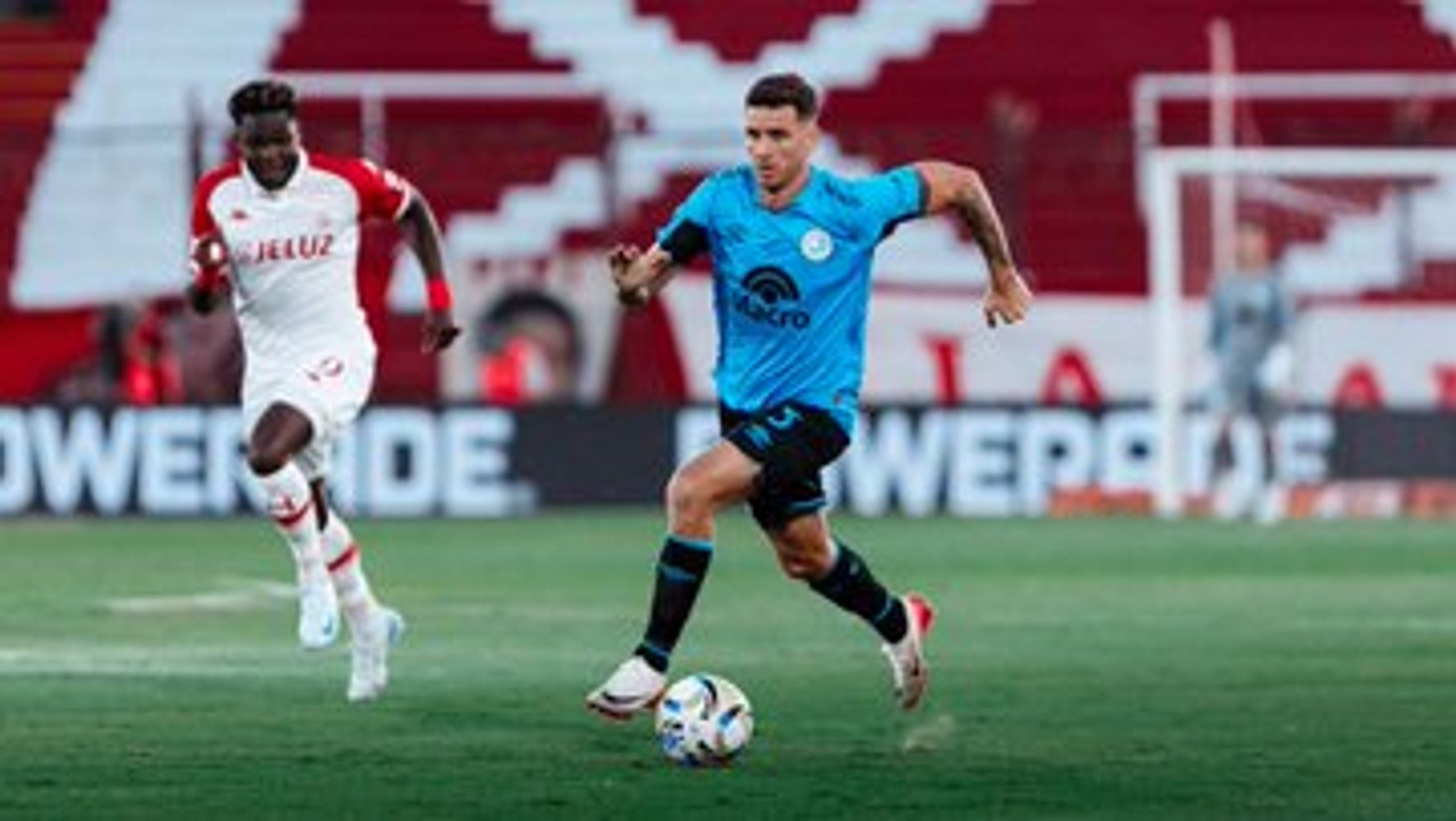 Adrián Spörle de Belgrano ante Huracán