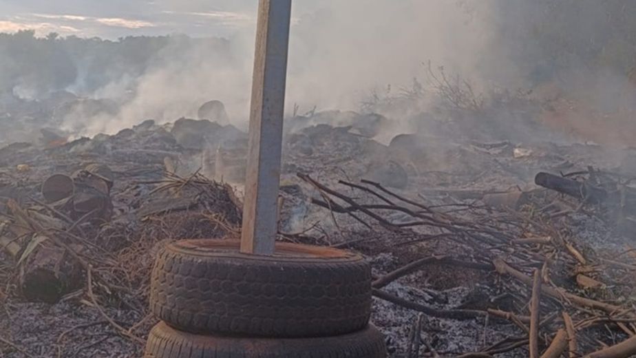Investigan un incendio intencional que afectó el basurero municipal de Eldorado