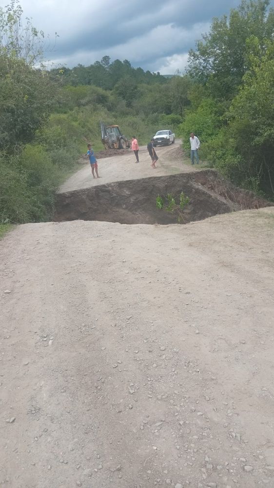 El sector colapsó por completo y dejó aislado el tránsito.