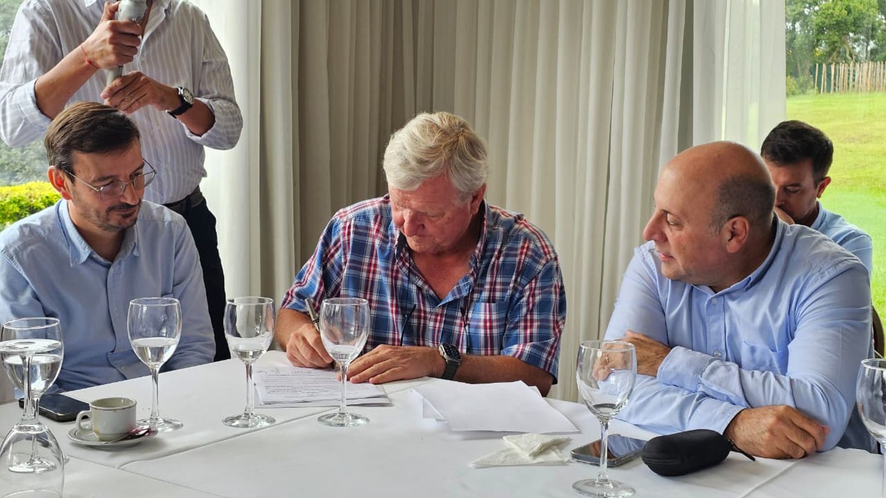 Representantes de las Cooperativas y Cámaras del Tabaco de Jujuy y Salta alcanzaron con referentes de la industria un acuerdo estratégico que fija un incremento del 35% para la categoría B1F.