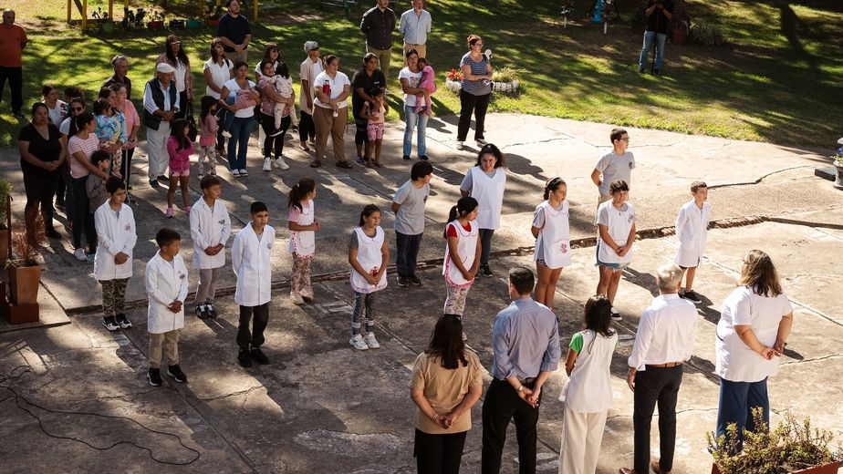 Con un mensaje de esperanza y apuesta a la educación, Frigerio inauguró el ciclo lectivo 2026 en Villa Paranacito