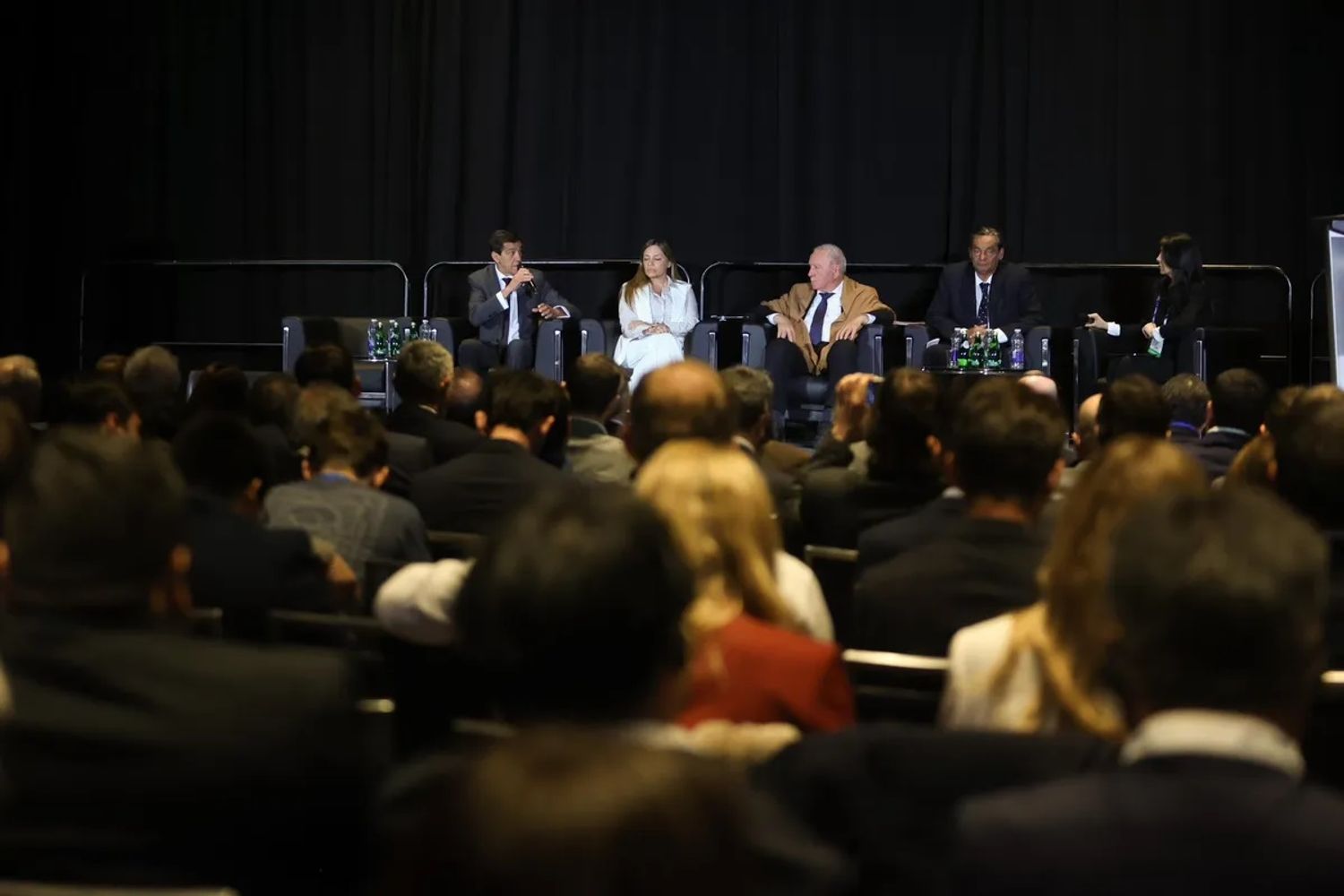 En ocasión de asitir en Toronto a la mayor convención anual de la minería mundial, el gobernador Carlos Sadir participó en el “Argentina Day” junto a la vicegobernadora de La Rioja, Teresita Madera; el ministro de Producción de Salta, José Ignacio Lupión; y el vicegobernador de Catamarca, Rubén Dusso.