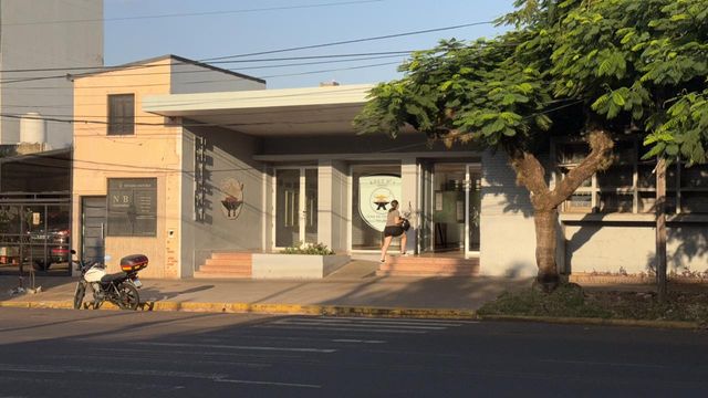 Conmoción en Posadas: un estudiante de la EPET N° 1 se disparó en plena jornada escolar y está grave.