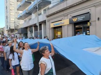Paro docente con 85% de adhesión y advertencia del Gobierno: descontarán los días no trabajados