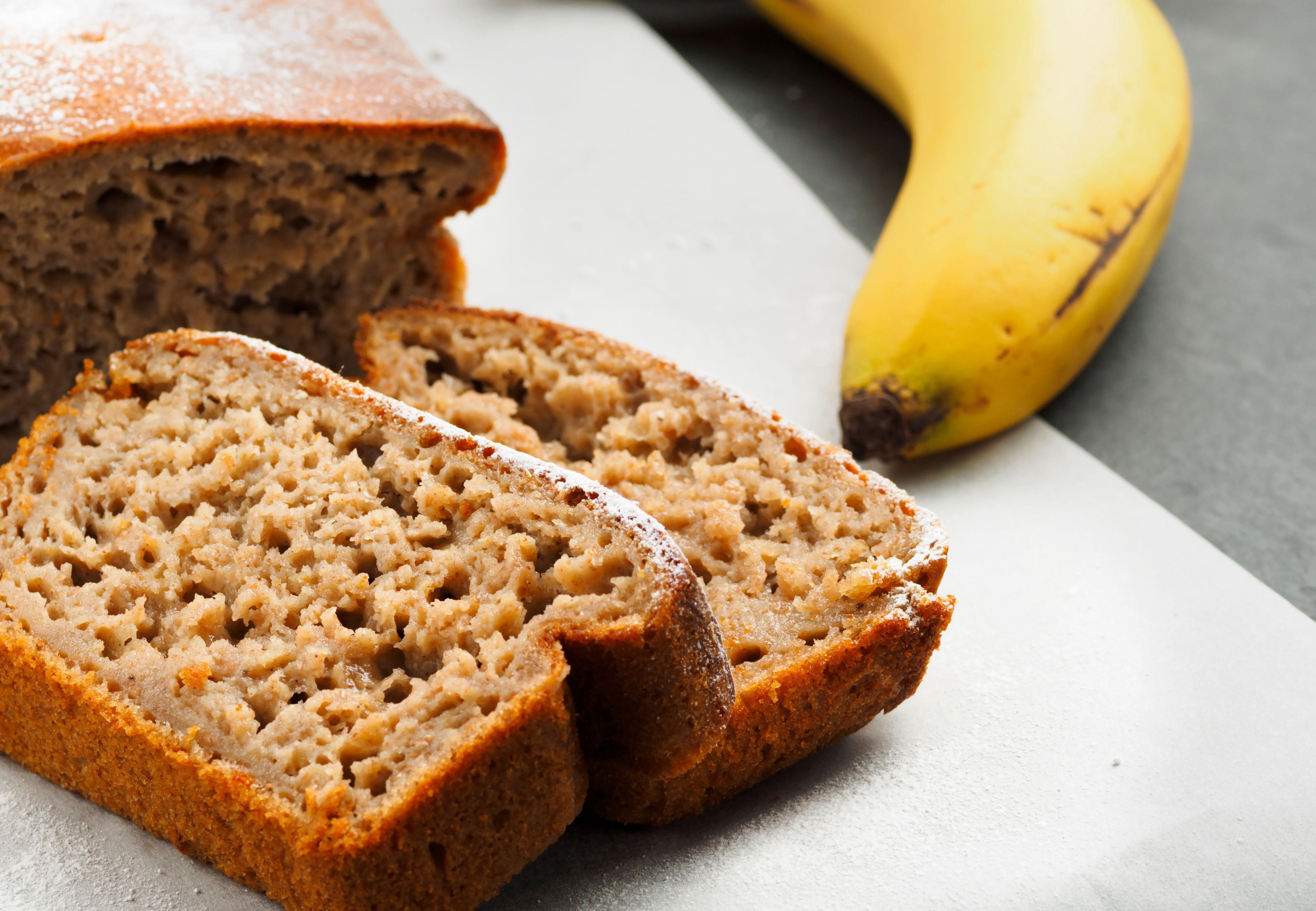 Bizcochuelo de banana con harina integral.