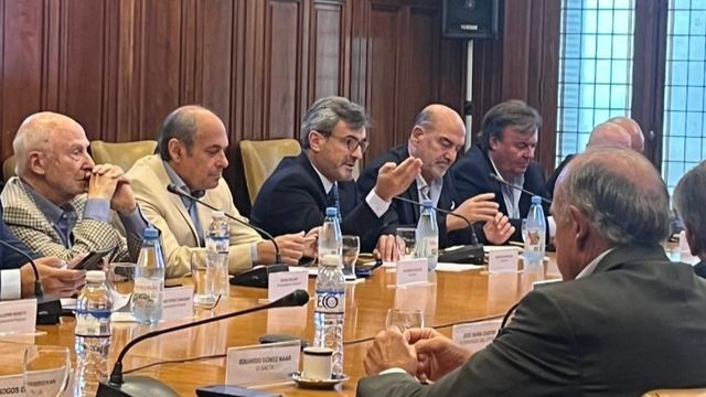 El presidente de la Unión Industria Argentina (UIA), Martín Rappallini, encabezó la reunión del Comité Ejecutivo con las delegaciones del Norte Grande.