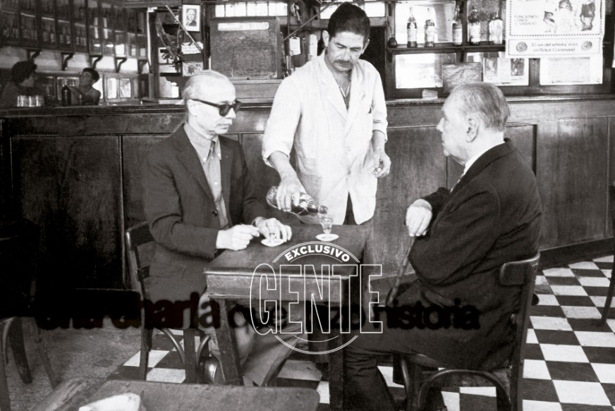 Plaza Dorrego Bar: tras 5 años cerrado, vuelve a abrir el café donde se reconciliaron Borges y Sábato en San Telmo