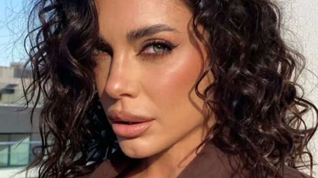Trajes de baño cavados, paseo en buggie y vibra tropical: Emilia Attias deslumbró desde las playas de Brasil