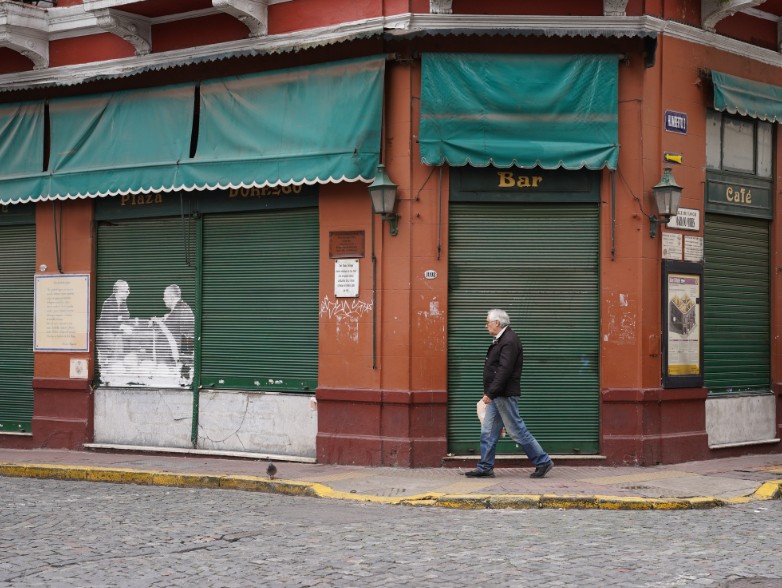 Plaza Dorrego Bar: tras 5 años cerrado, vuelve a abrir el café donde se reconciliaron Borges y Sábato en San Telmo
