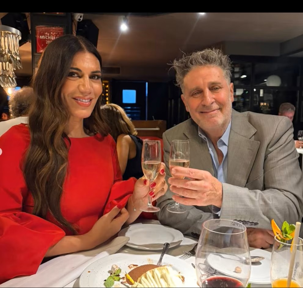 Flor de la V junto a su familia