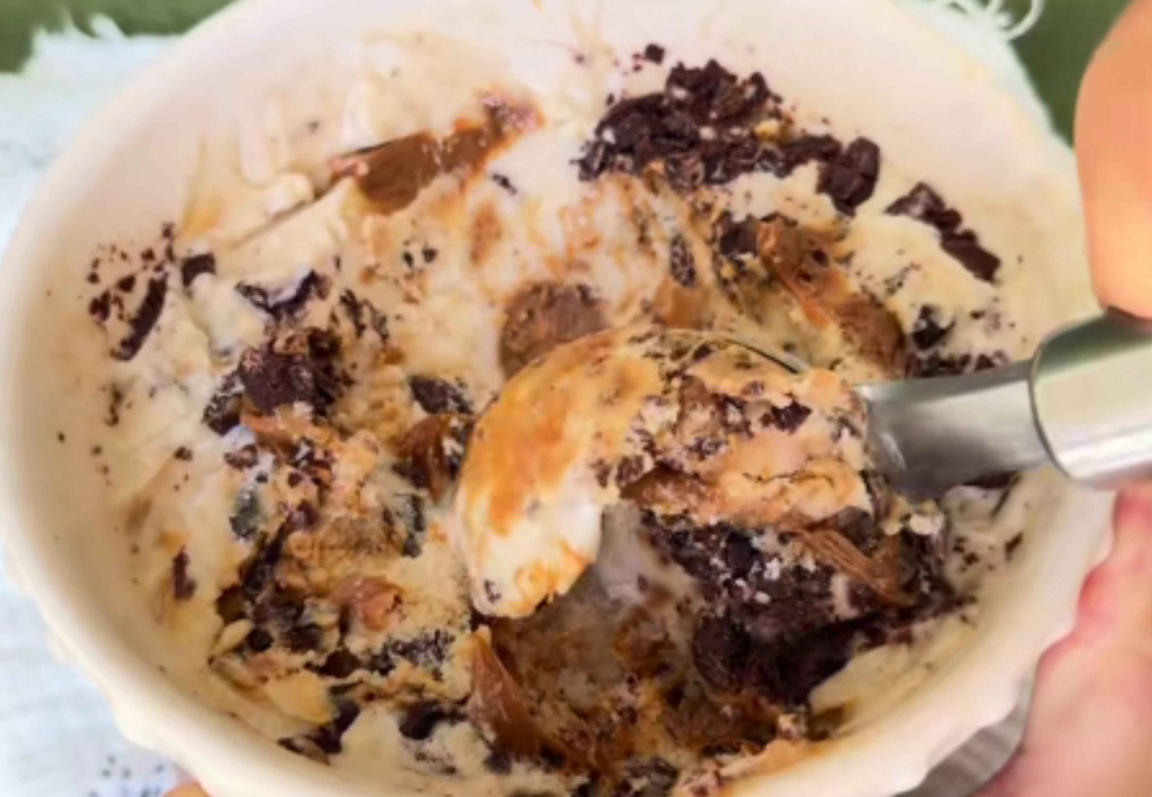 Así queda el helado de banana split casero.