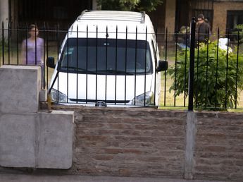 Brutal ataque en Lomas de Zamora: acusó a su novia de infiel, la agarró de los pelos y le disparó en plena calle