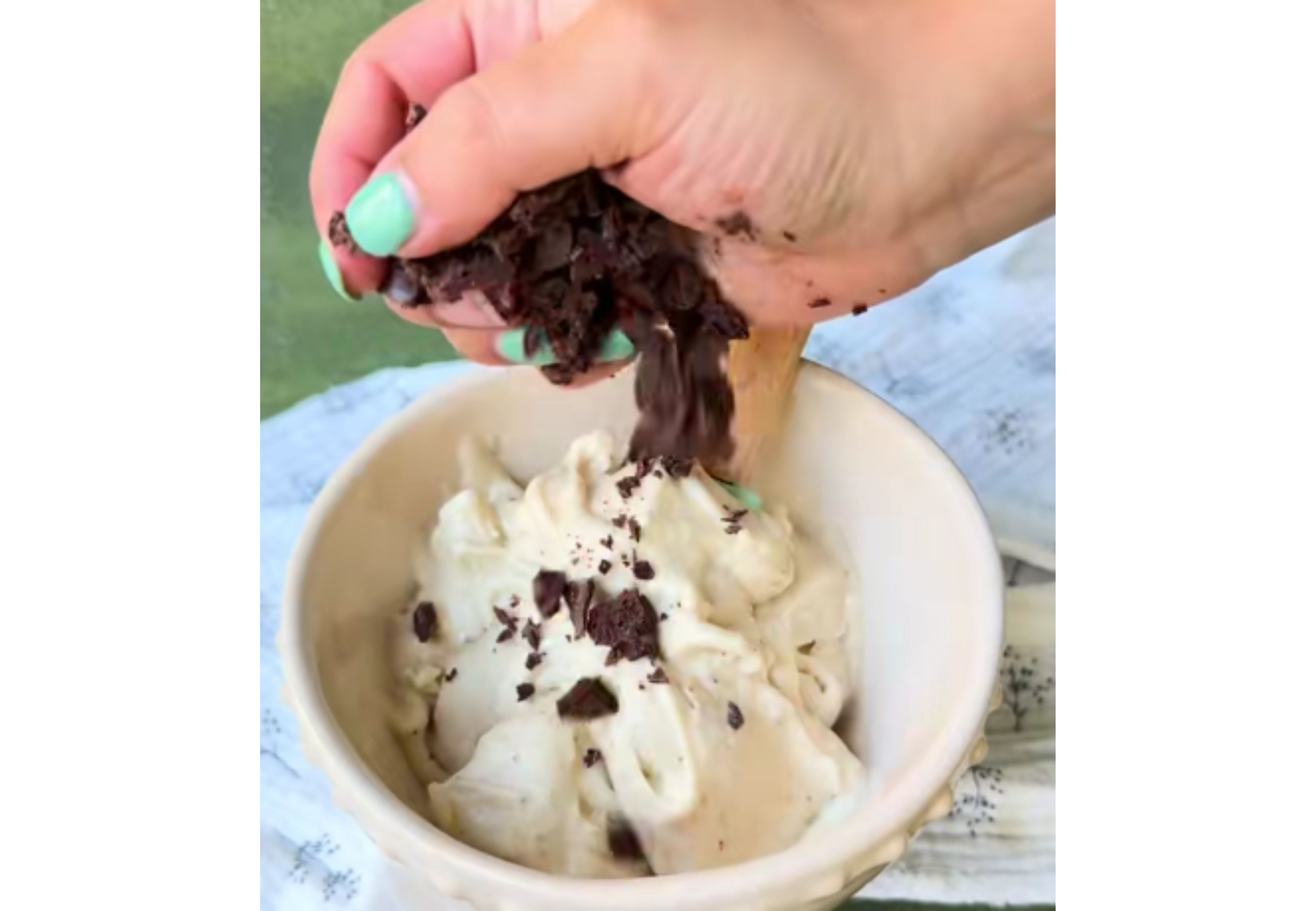 Helado de banana split muy fácil de hacer.