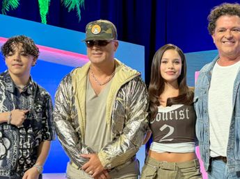 Emilia Mernes estrenó la canción del Mundial 2026 junto a Carlos Vives, Wisin y Xavi y le llovieron las críticas