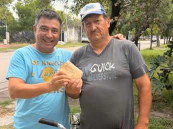 Encontró mil dólares y los devolvió: el gran gesto de un empleado municipal de Córdoba