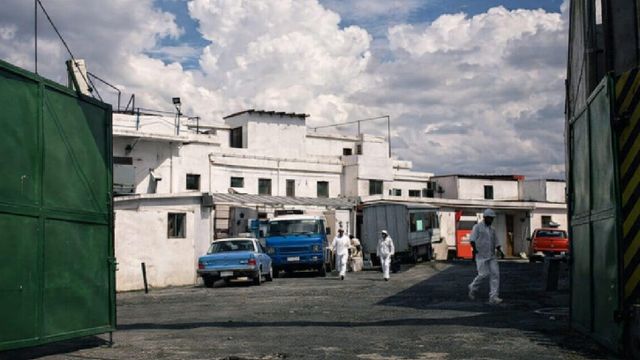 Cierra un frigorífico en Morón