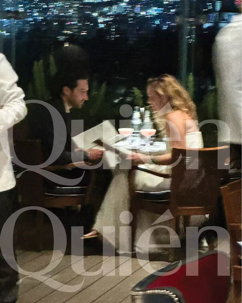 Cena romántica entre Emma Watson y Gonzalo Hevia Baillères.