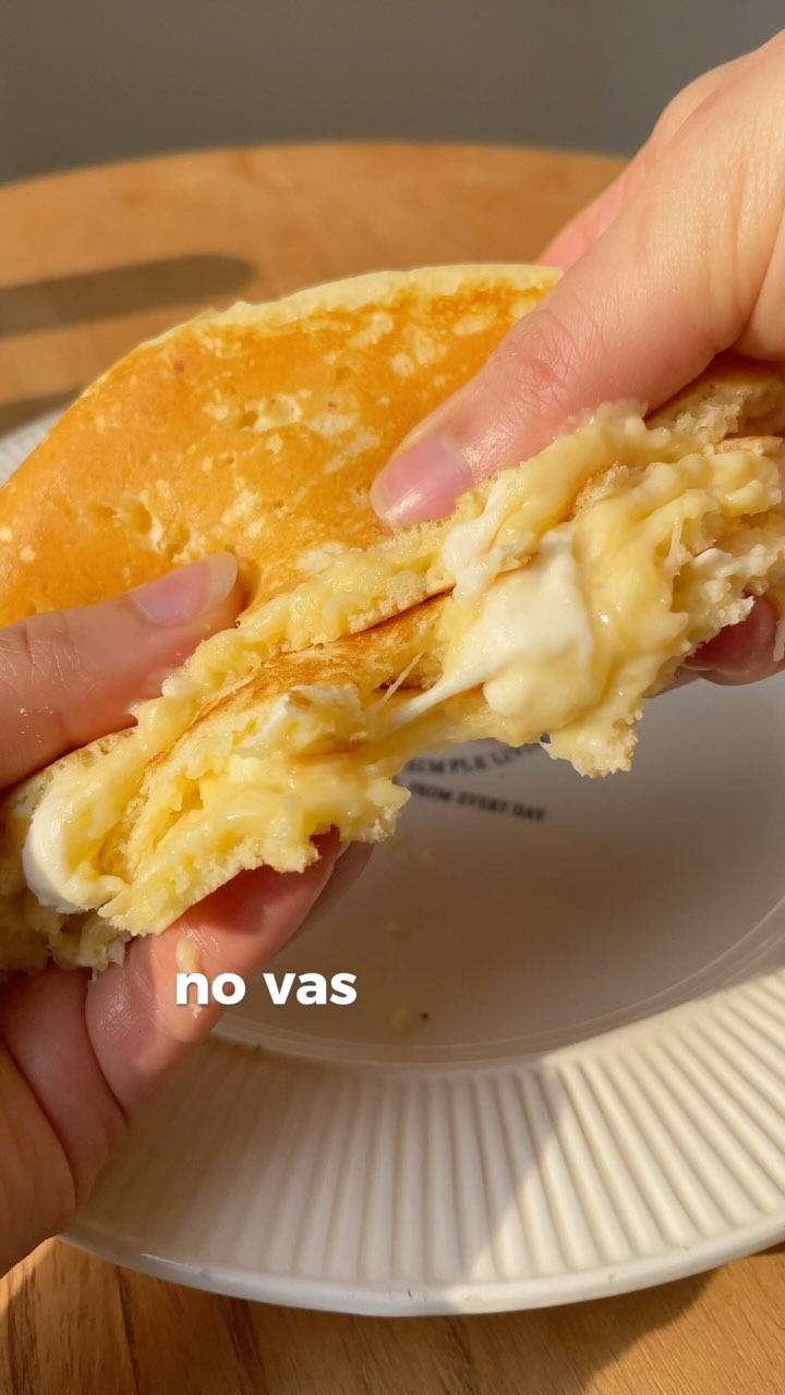 Así queda el panqueque de chipa por dentro.