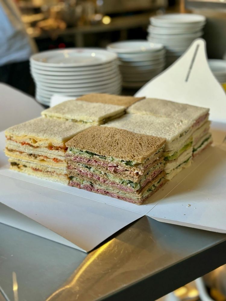 Los sándwiches que venden en el local.