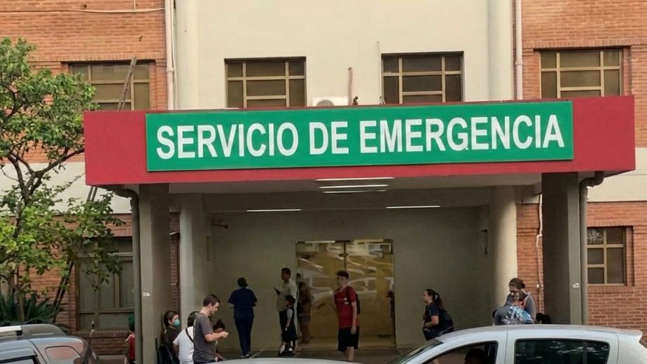 Posadas: el alumno herido de bala en la EPET 1 fue trasladado a sala común y recibe contención de familiares y compañeros