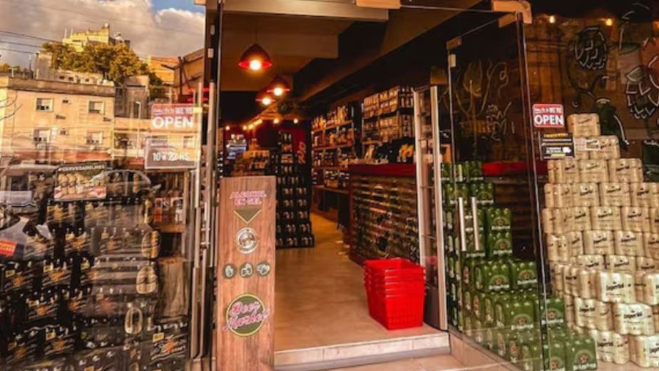 Una reconocida distribuidora de bebidas cerró sus 20 sucursales y despidió a 300 empleados
