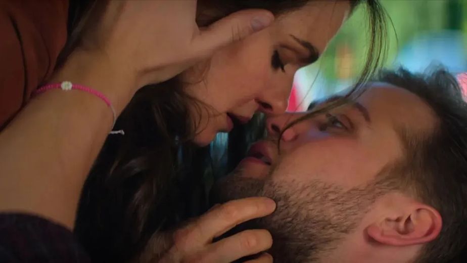 La nueva miniserie erótica de Netflix que combina poder, deseo y obsesión y es furor en Argentina