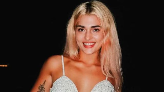 Mega escote y transparencias: Martita Fort eligió el vestido más diminuto y arrasó con un look al límite de la censura