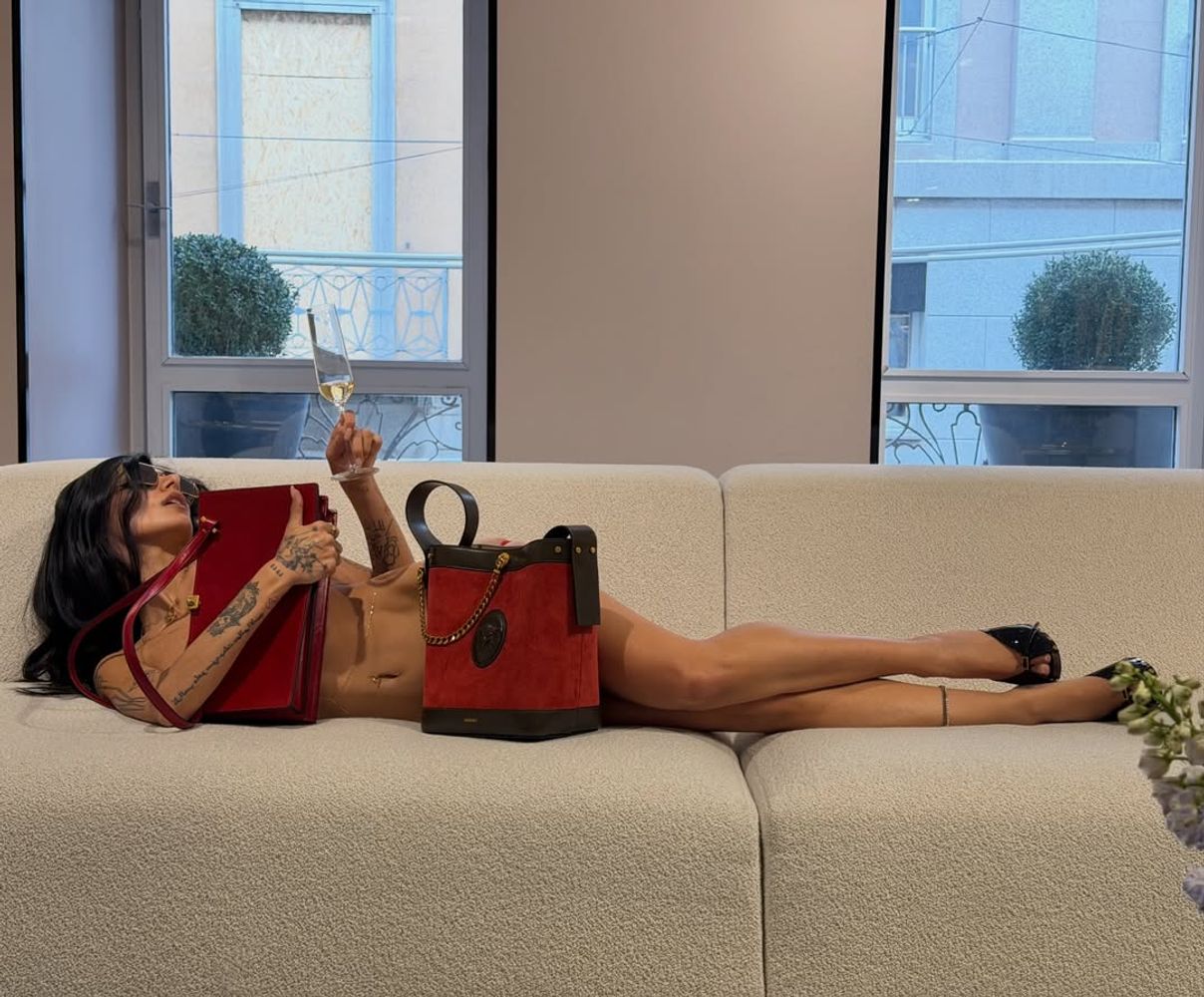 El destape de Mia Khalifa: la influencer posó sin ropa y burló el límite de la censura