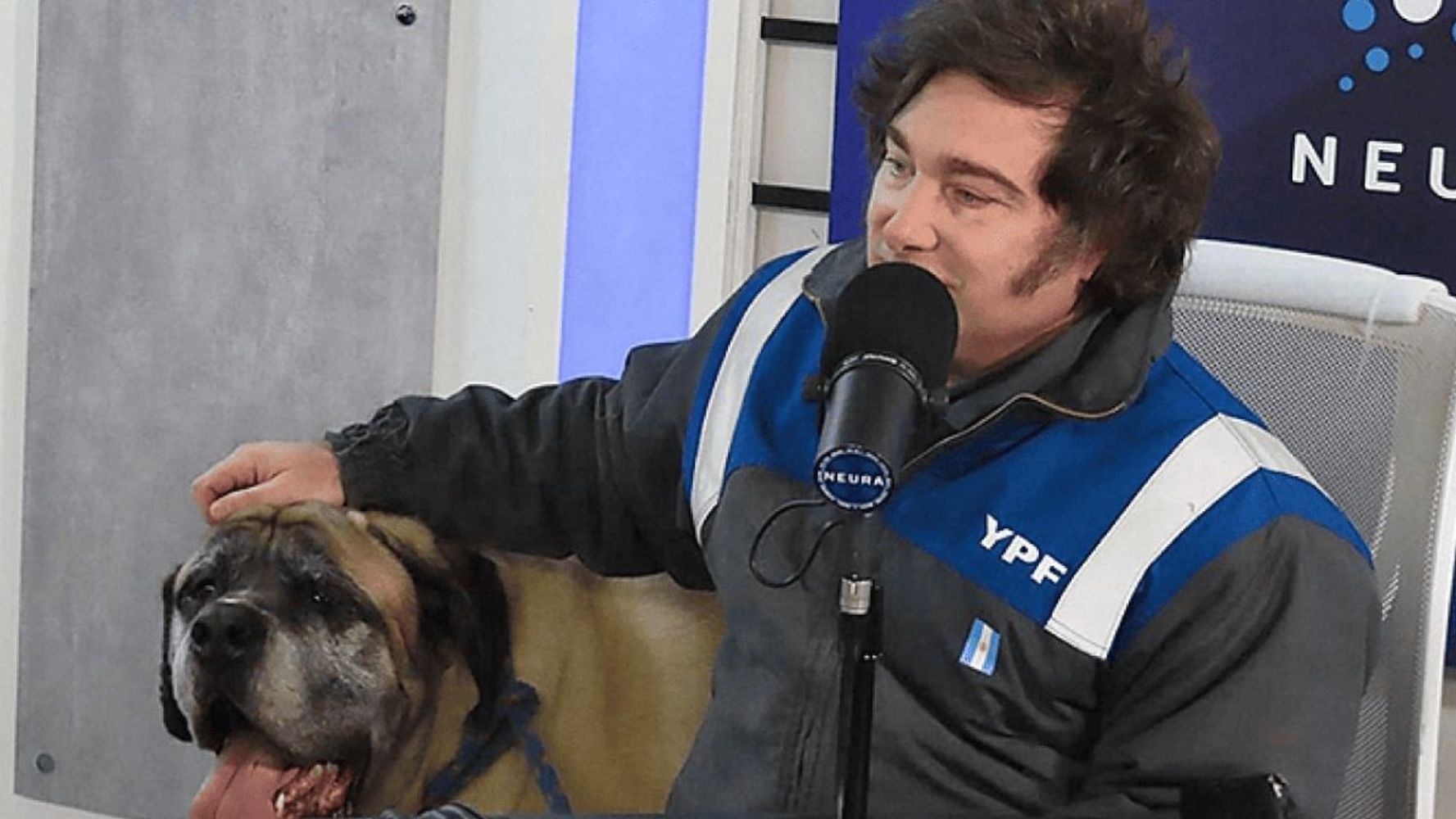 Javier Milei y una de sus mascotas