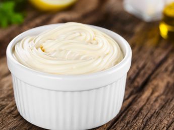 Mayonesa casera en 3 minutos: la que sale bien aunque siempre se te haya cortado