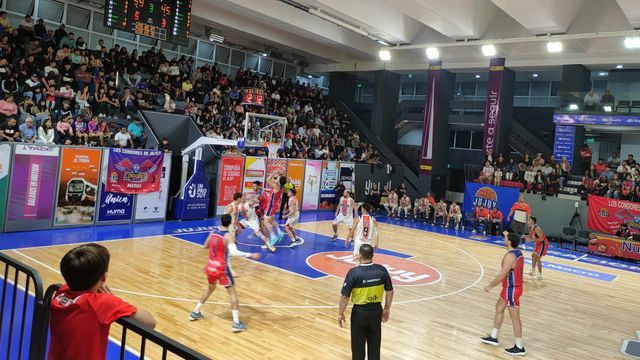 Jujuy Básquet tuvo el control del partido durante gran parte del juego, pero no pudo sostener la ventaja en el cierre ante Sportivo Suardi.