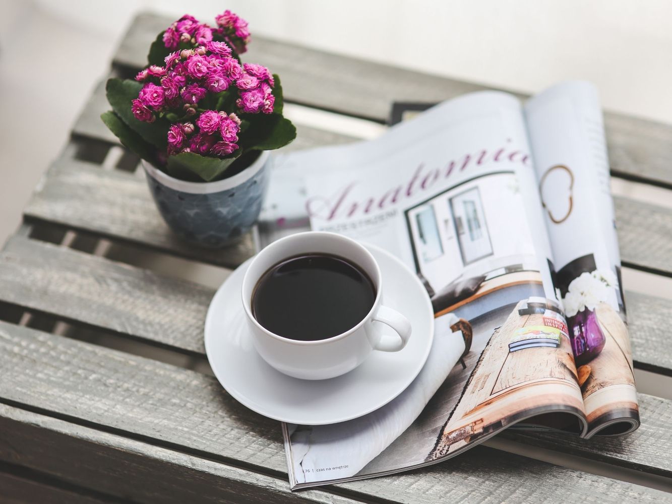 Muchos especialistas recomiendan esperar entre una y tres horas después de despertarse antes de tomar la primera taza de café.