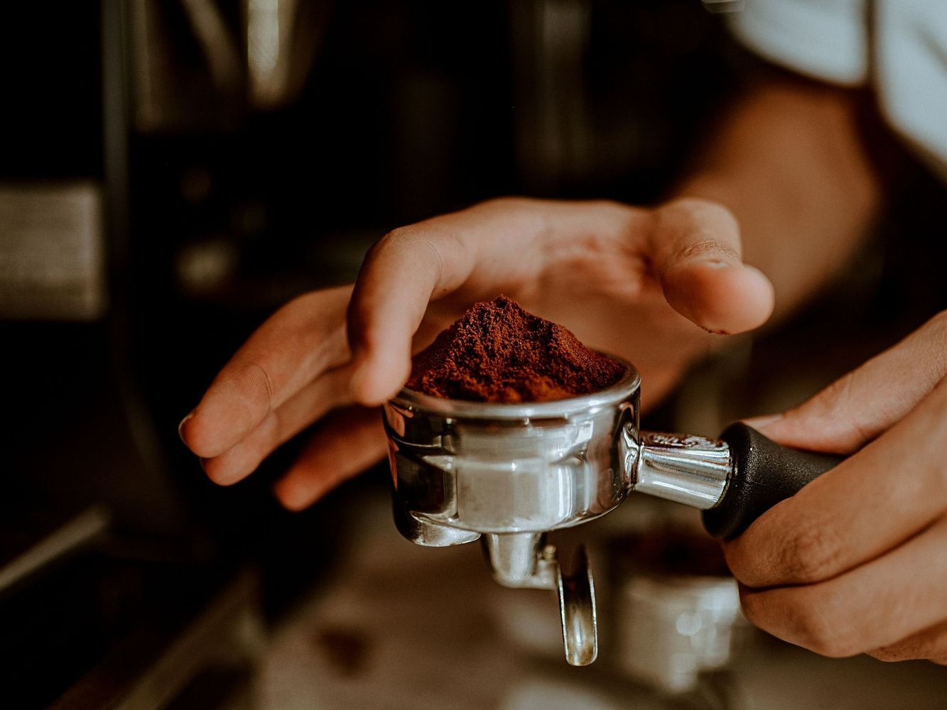 Postergar el café permite que la cafeína actúe con mayor eficacia sobre la energía y la concentración.