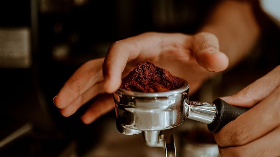 Cuánto cuesta abrir una cafetería en Argentina en agosto 2026 y en cuánto tiempo se recupera la inversión