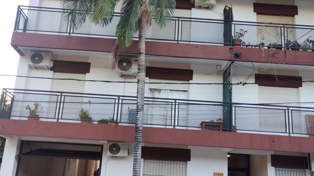 Posadas: hallaron muerto a un hombre tras caer de un tercer piso y detuvieron a su primo.