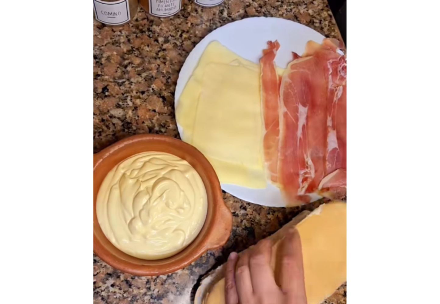 Esta mayonesa casera es ideal para unos ricos sándwiches.