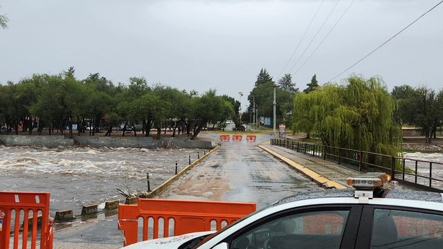 Controles y restricciones en sectores de costa de río y lago de Villa Carlos Paz.